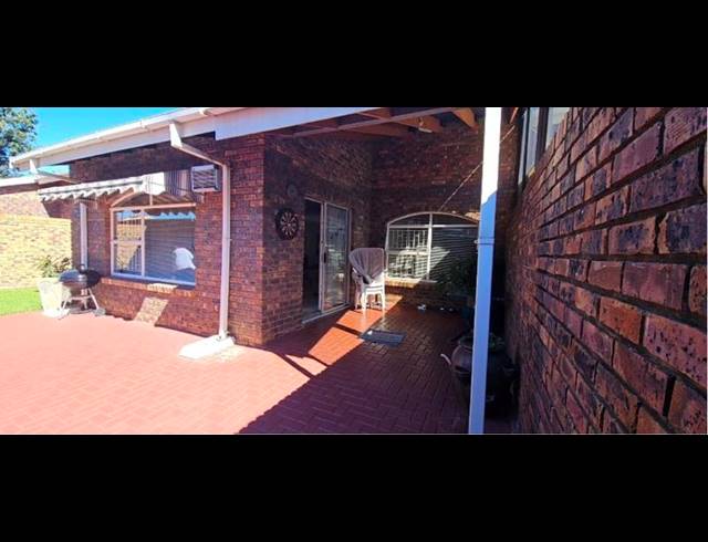 3 BEDROOM TOWNHOUSE FOR SALE IN THREE RIVERS